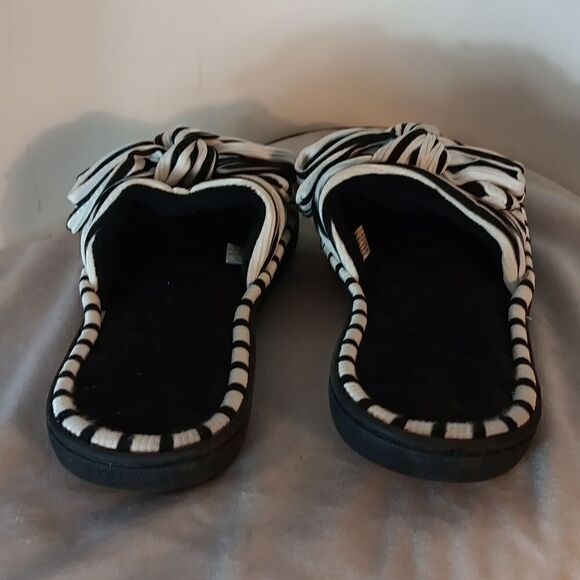 Ultraideas Black & White Slide Slippers - Picture 3 of 6